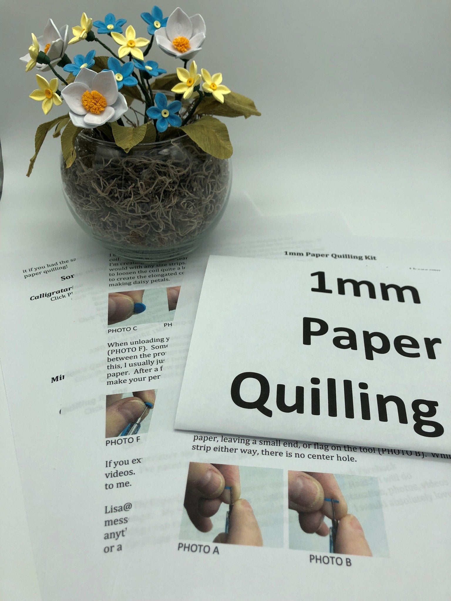 Beginning 1mm Quilling KIT (Includes 2 tools, 1900 1mm strips and a gu –  The Paper Quilling Shop