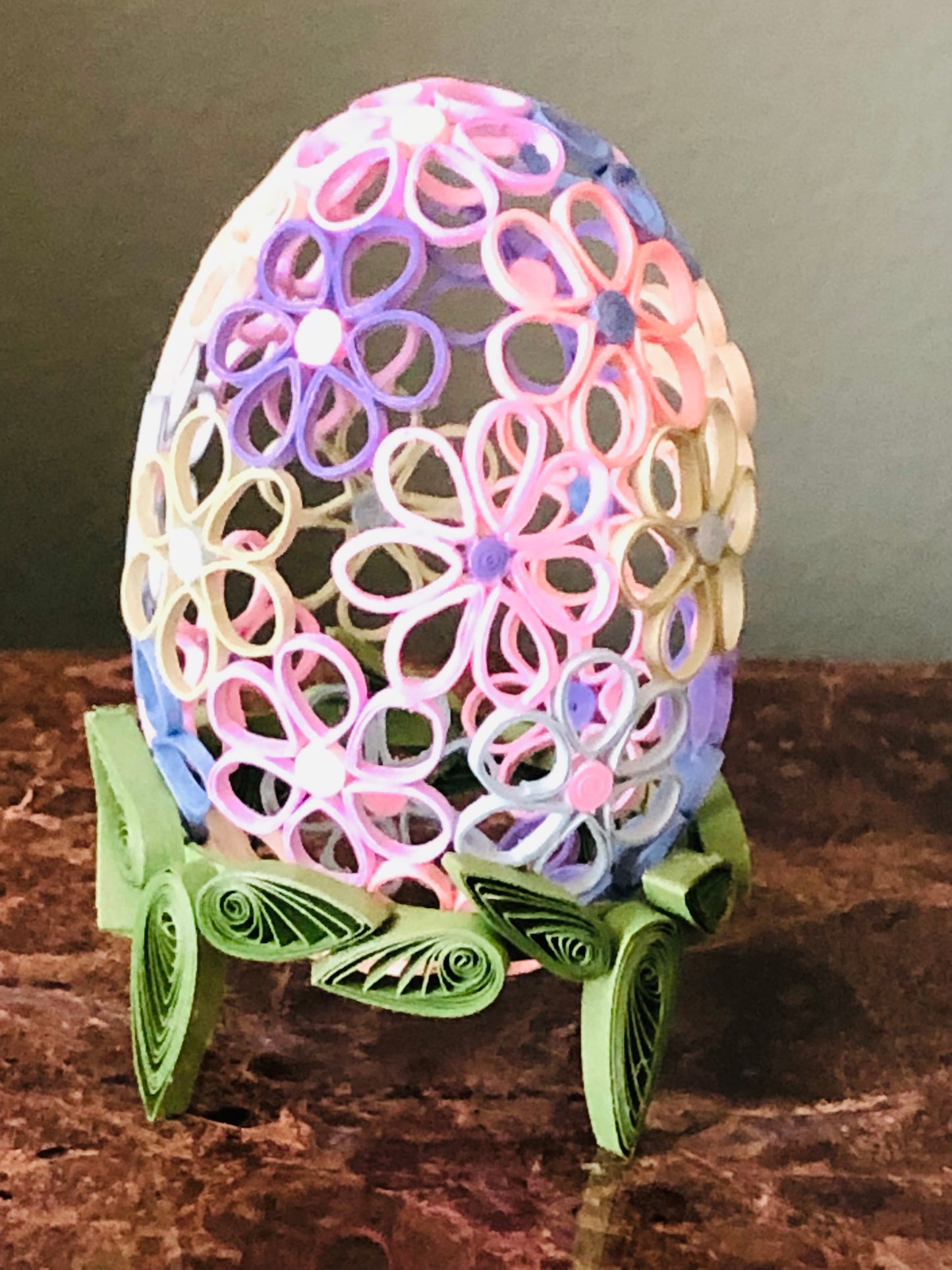 Hallow Egg in Art of Paper Quilling